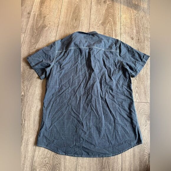 G.H. Bass & CO Men's Blue  Shirt used in good condition - Picture 2 of 5